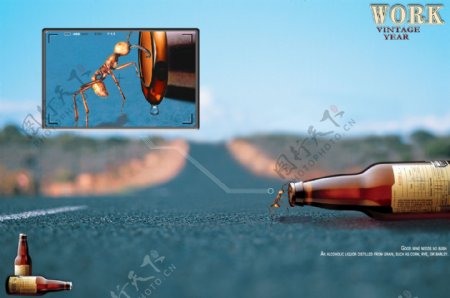 红酒啤酒创意广告海报图片