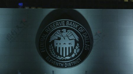 达拉斯密封在夜间4K超高清的联邦储备银行视频免费下载