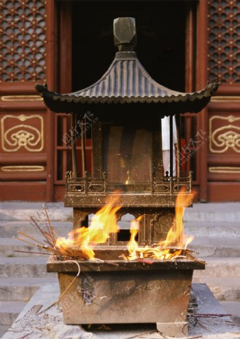 寺庙朝拜香烛香炉烧香