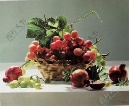 静物油画桌上的水果和竹篮里的水果