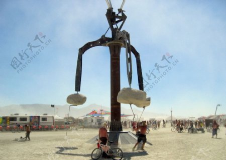 诺北干湖底火人艺术节又名燃烧的男人节BurningMan巨型石头秋片