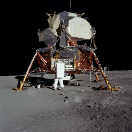 阿波罗号登月舱在月球表面图片