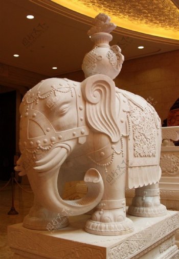 白象雕塑图片