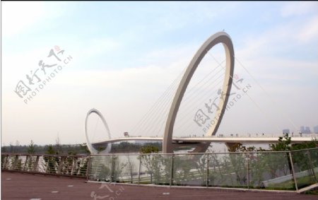 南京眼步行桥侧四图片