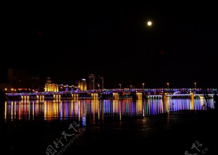 章江全球通大桥夜景图片