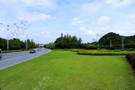琴潭公路绿化草地图片