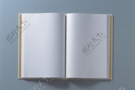 一本书空白的白纸牛皮纸封面图片