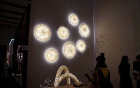 米兰设计展壁灯圆形图片