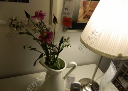 花瓶和台灯图片