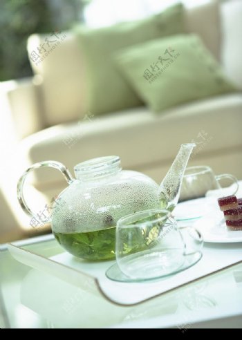 家居生活家居布置玻璃茶壶甜点图片