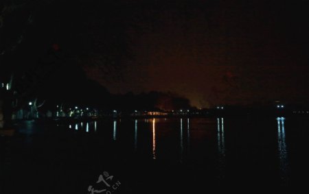 断桥夜景图片