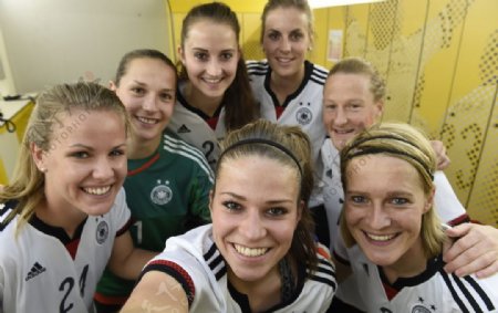 德国女足队服广告图片
