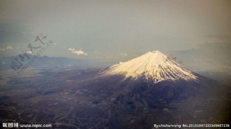 飞机俯瞰富士山图片