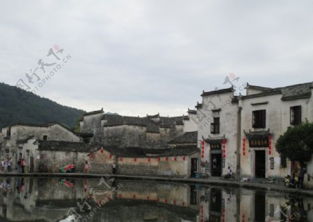 宏村祠堂门口的池塘图片