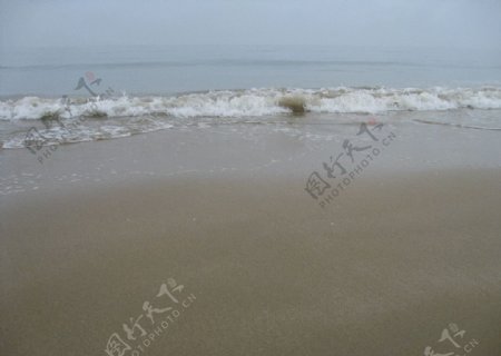 海滩海浪图片