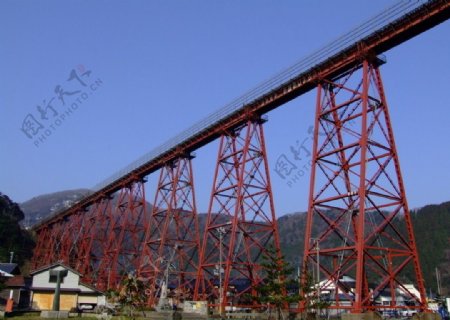 铁轨天桥图片