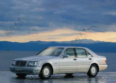 1991奔驰W140图片