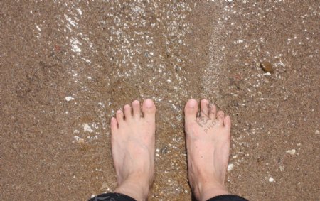 沙滩光脚图片