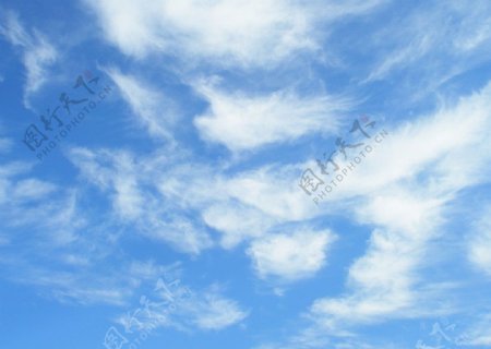蓝天彩云之南图片