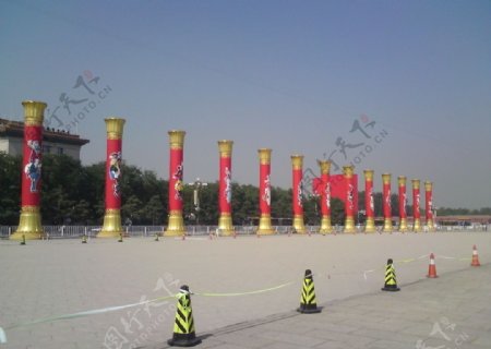 天安门广场的56根红柱子图片