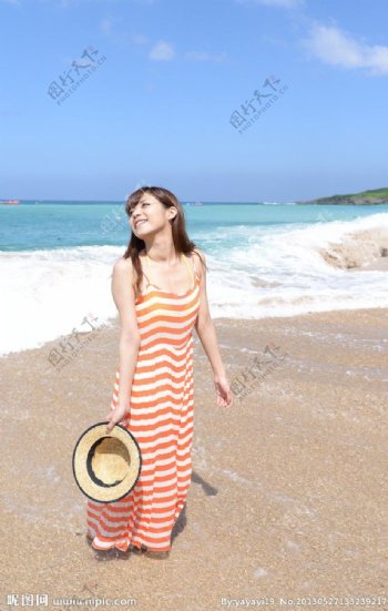 海边连衣裙美女图片