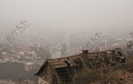 雾霾笼罩的萨拉热窝图片