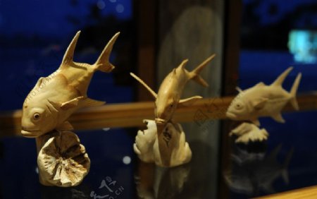 马代拉姆岛海鱼木雕图片