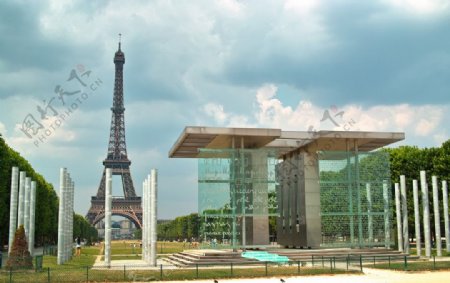 巴黎埃菲爾鐵塔及和平紀念碑图片