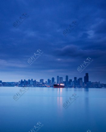 滨海城市蔚蓝图片