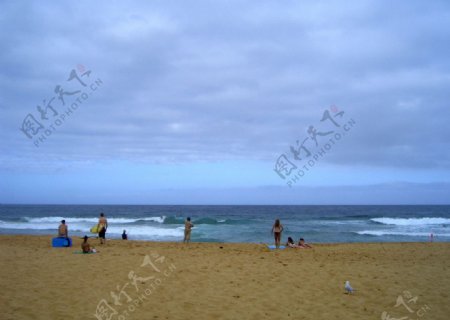 海浪沙滩图片