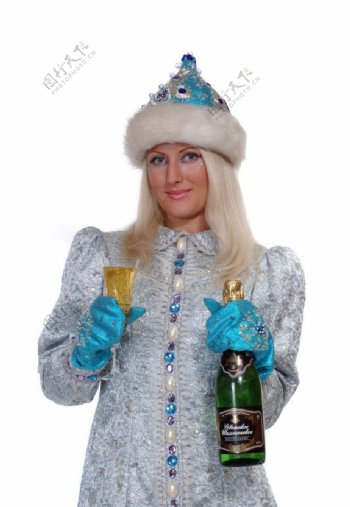 端着酒水的优雅圣诞贵妇图片