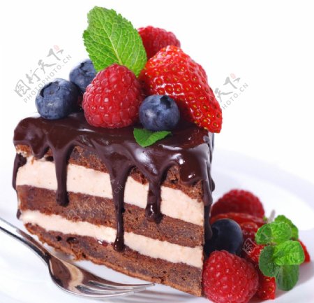巧克力蛋糕与水果图片