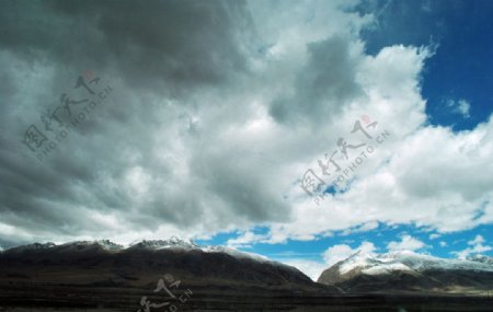 西藏天空云图片