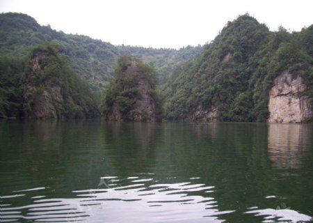 人间瑶池宝峰湖图片