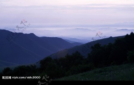 桦皮岭群山云海图片
