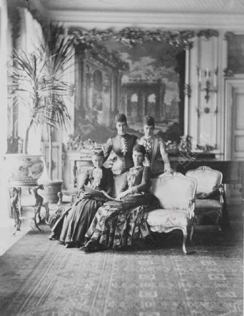 丹麦王后与三个女儿图片