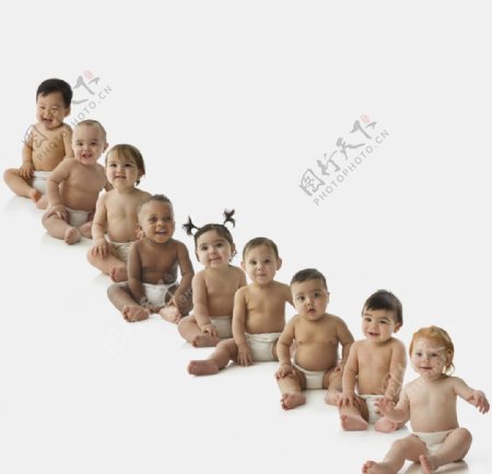 坐成一排的婴儿宝宝图片