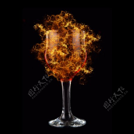 燃烧的酒杯图片