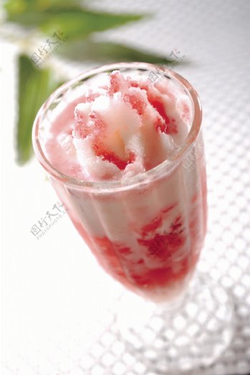 草莓椰汁奶昔