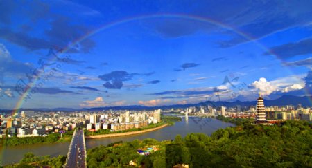 赣州城市上空的彩虹