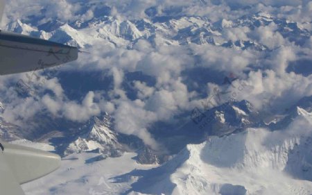 飞机上俯瞰雪山