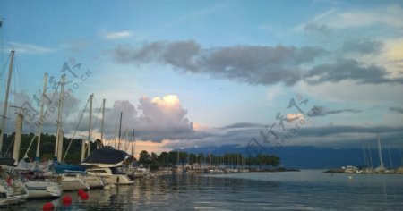 瑞士晚间美丽的日内瓦湖