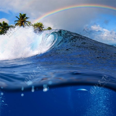 海浪与彩虹图片