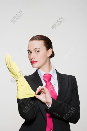 女人穿西装橡胶手套高清大图图片