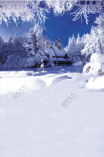 积雪覆盖的小屋影楼摄影背景图片