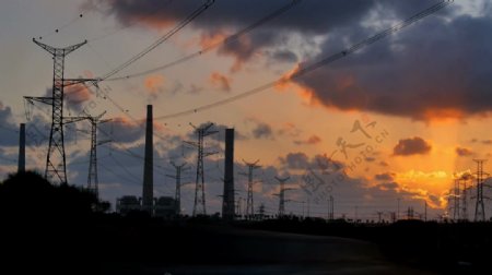 夕阳云彩电杆电线