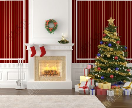 壁炉挂毯和圣诞树