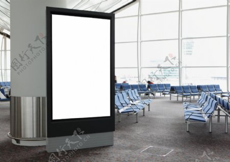 机场候机室的广告牌图片