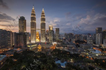 城市的灯光天际线建筑摩天大楼视图商业城市景观马来西亚双塔吉隆坡吉隆坡