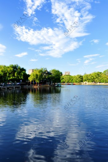 公园湖泊风景图片